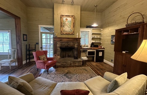 Candler Cabin | Charming Rustic Cabin Minutes from Downtown Asheville