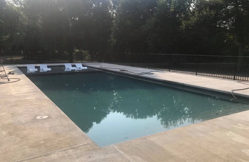 Van Alstyne Cabin | Inviting Cabins for Family Retreats & Pet-Friendly Enjoyment