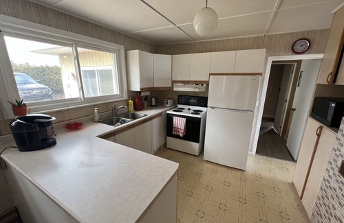 Valentia House | Charming Lakeside Cottage Getaway with Pet-Friendly Amenities