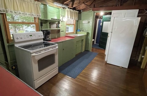 South Casco Cottage | Charming Rustic Cottage with Ocean and Lake Views