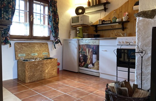 Langschlag House | Rustic Vacation Home with Lake View & Pool - Rated 10/10