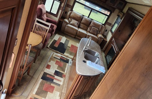Ottoville House | Cozy RV Experience for the Solar Eclipse Adventure