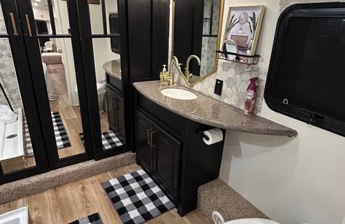 Nederland House | Cozy RV in Nederland with AC, WiFi