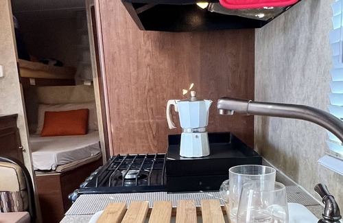 Paradise House | Family-Friendly RV: Your Cozy Getaway Near Everything!