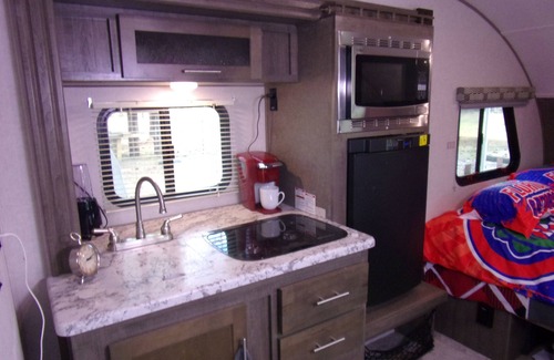 Geneva House | Cozy RV with 1 bdrm/full bath/W&D WiFi, AC in enchanting Geneva