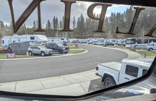 Latah Valley House | Cozy RV with WiFi and AC in Wonderful Spokane, The Bear Den