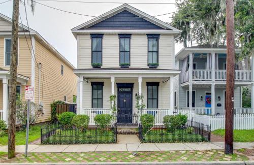 Thomas Square Apartment | Charming Savannah Vacation Rental with Fenced Courtyard