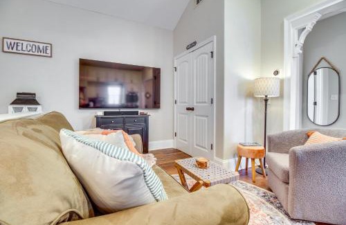 Thomas Square Apartment | Charming Savannah Vacation Rental with Fenced Courtyard