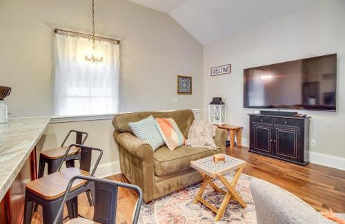 Thomas Square Apartment | Charming Savannah Vacation Rental with Fenced Courtyard