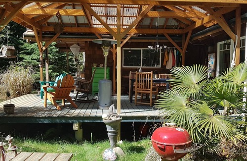 Savary Island Cabin | Pet-Friendly Savary Island Cabin with Oceanfront Bliss