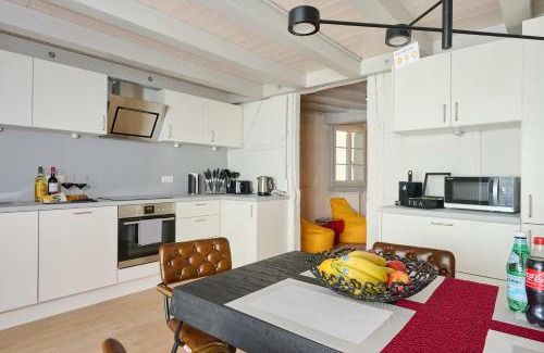 Schwabach Apartment | Modern Schwabach Retreat with Ocean View & Netflix Access