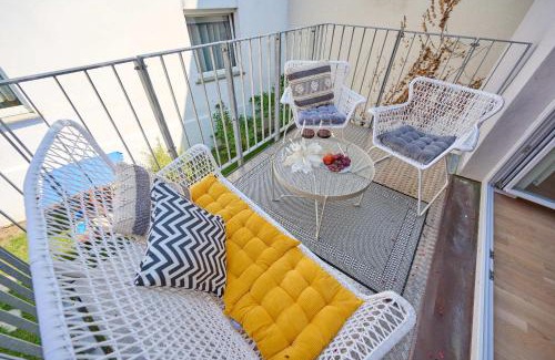 Schwabach Apartment | Modern Schwabach Retreat with Ocean View & Netflix Access