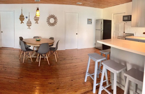 Alice Town House | Charming Oceanview 2 Bed/2 Bath Cottage in Alice Town