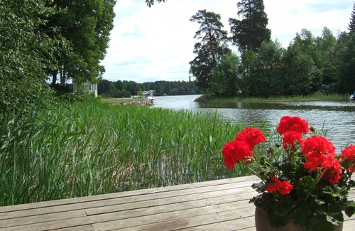 Boo Cabin | Serene Lake Cottage with Rowing Boat, Rated 9.8/10