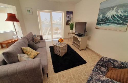 Tower Road Apartment | Cozy Seaview Apartment Sliema S6