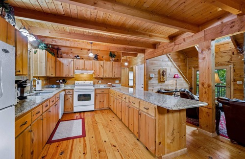 West Jefferson House | Pet-Friendly Family Retreat with Fast WiFi Near Downtown
