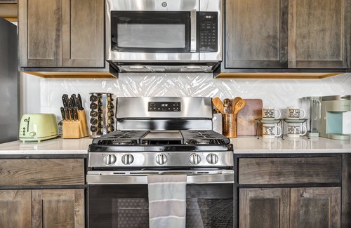 Austin Apartment | Cozy Secluded Studio with Full Kitchen and Spa Amenities
