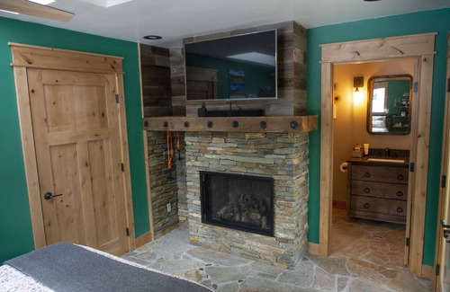 Christmas Valley House | Idyllic South Lake Tahoe Riverfront Escape with Private Views