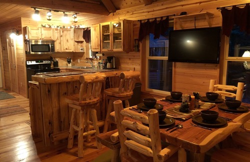 Munising Cabin | Cozy Secluded Cabin with Hot Tub & 9.8/10 Guest Rating