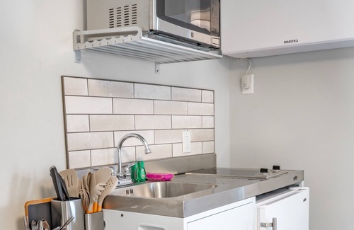 Hampton Hotel | Inviting Second Floor Suite with Kitchenette & Ocean Views
