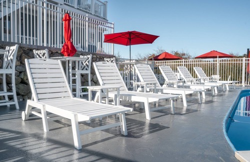 Hampton Hotel | Inviting Second Floor Suite with Kitchenette & Ocean Views
