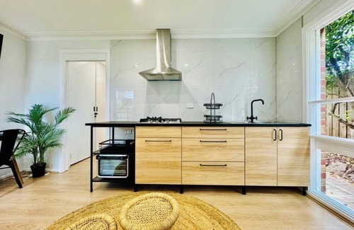 Wantirna South House | Cozy Self-contained Flat 5mins Walk to Shopping center