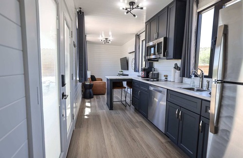 Orderville Apartment | Relax at The Farm House Container Near East Zion
