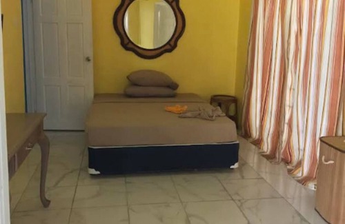 Rodney Bay Hotel | Cozy Single & Double Room Suitesnn