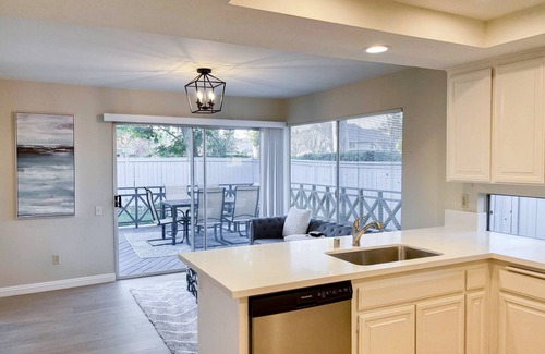 Woodbridge House | Welcoming 3 Bed Home with Lake Views in Irvine