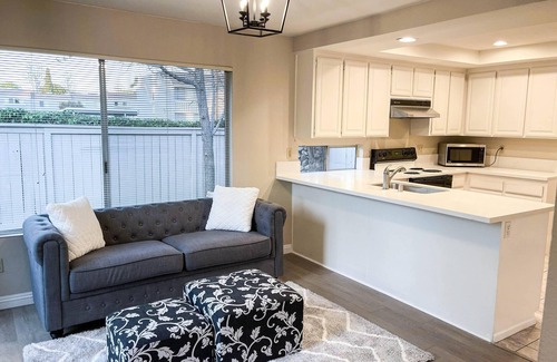 Woodbridge House | Welcoming 3 Bed Home with Lake Views in Irvine