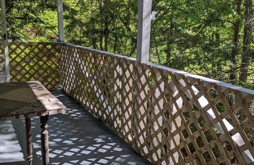 Fleischmanns Apartment | Cozy Ski 2bd Apt. One mile from Belleayre Mountain.
