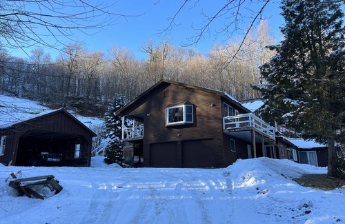 Stratton House | Inviting Ski Cabin Just Minutes from the Mountains