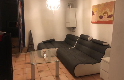 Feuersee Apartment | Pet-Friendly Souterrain Retreat in Western Stuttgart
