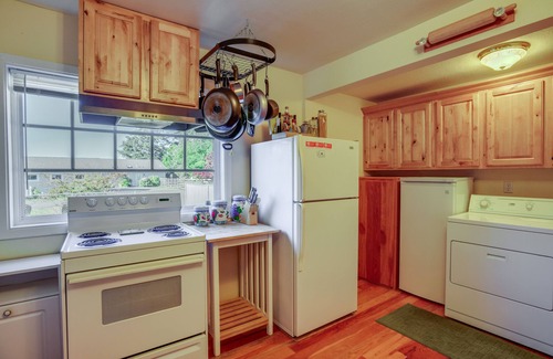 Bay Center House | Cozy South Bend Retreat, Steps to Beach!