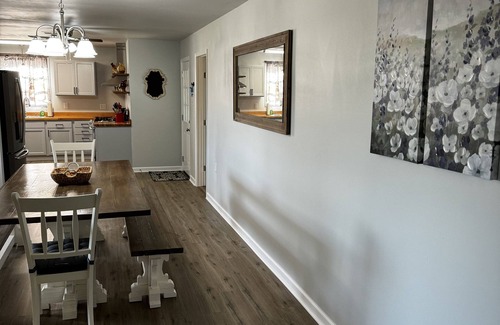 Houma House | Welcoming Southern Retreat with Ocean Views in Houma