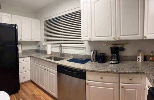 Reston Condo | Inviting Retreat Near Capital with Family-Friendly Amenities