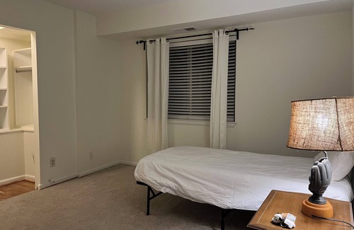 Reston Condo | Inviting Retreat Near Capital with Family-Friendly Amenities