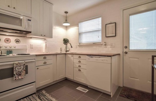 Kansas City Condo | Charming Duplex Near KU Hospital | Guest Rated 9.8