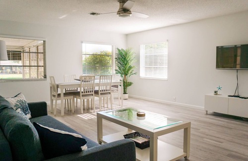 Oakland Hills House | Charming 2BR/2BA Gem Near Beach in Sunshine State