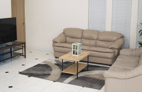 Garland House | Cozy & Spacious 3Bds, 2 Full Baths Heart of Garland & Firewheel Malll