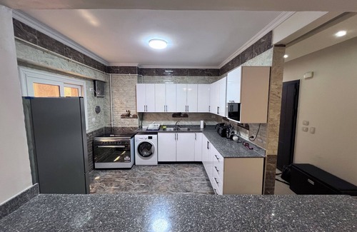 Al-Khalifa Apartment | Cozy Spacious 3BR Apt - King Beds - with AC & WiFi in fantastic New Cairo