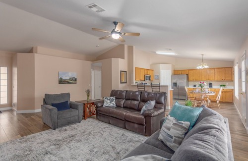 Gateway Ranch House | Pet-Friendly 3BR Retreat with Big Backyard near SanTan Mall