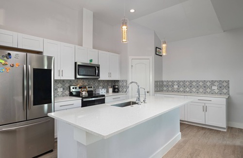 Del Valle House | Cozy & spacious 4-bedroom house in Del Valle. Minutes to COTA, Tesla, & I45