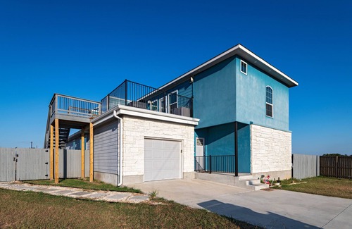 Del Valle House | Cozy & spacious 4-bedroom house in Del Valle. Minutes to COTA, Tesla, & I45