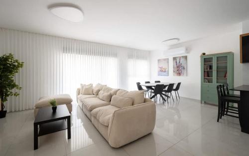 Kiryat Ata Apartment | Cozy & spacious 4BR with jacuzzi
