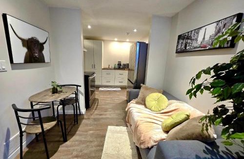 Cambridge Apartment | Cozy,spacious basement suite in Cambridge near 401