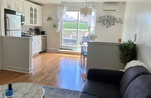 Gowanus Apartment | Inviting Duplex Retreat with Patio for Families