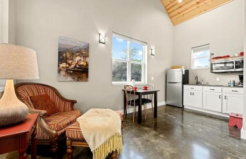 Dripping Springs House | Cozy Spacious Studio Cottage for a Peaceful Romantic Escape to Texas Hill Country near Dripping Springs, Texas