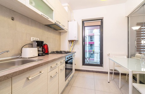 Militari Apartment | Bright Studio Retreat with Breakfast in New Building
