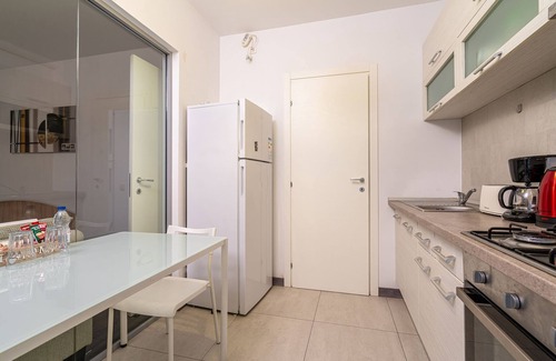 Militari Apartment | Bright Studio Retreat with Breakfast in New Building